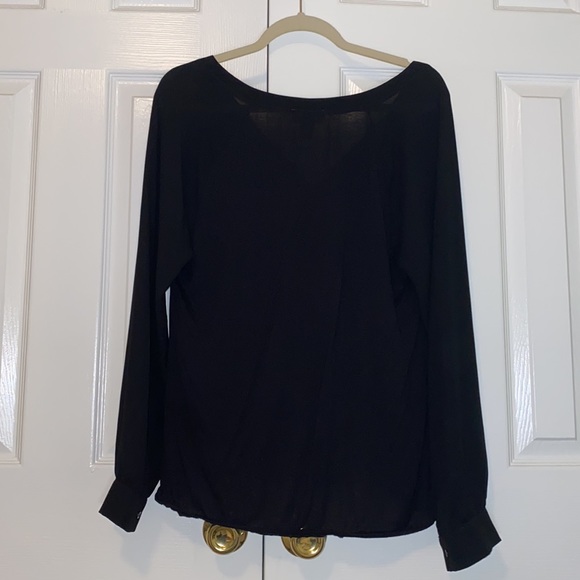 Loft Black V-Neck Top - Medium - Picture 2 of 4